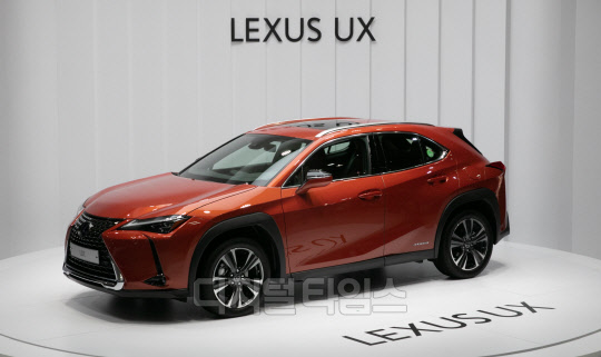 [] 2019 ͼ,   SUV `UX` 